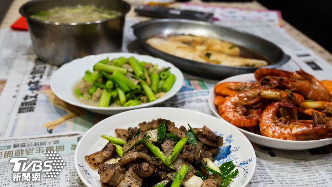 節儉老夫妻經常吃剩飯醃菜,先後罹患腸癌。(示意圖,與本文無關/TVBS資料照)