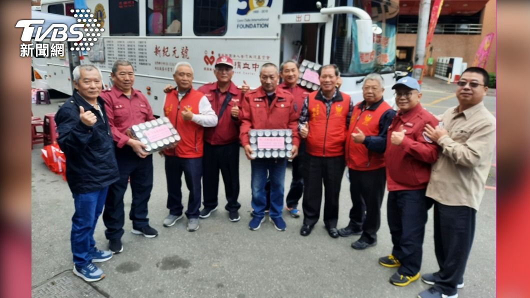 紀念119消防節 淡水義消挽袖捐熱血