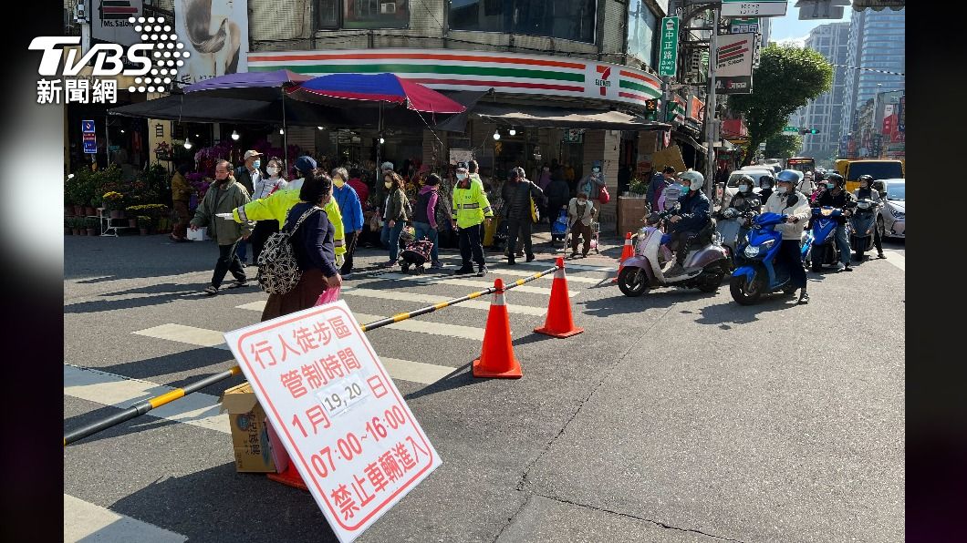 新北市各大傳統市場實施交通管制。（圖／TVBS）