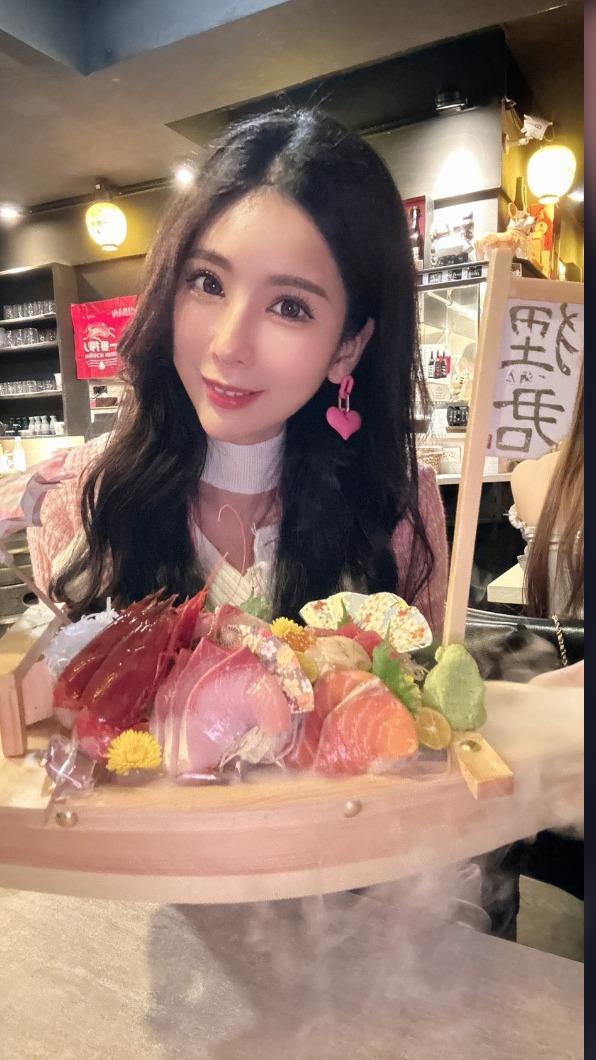 甄馨愛吃生魚片。(圖/陳孝志提供)