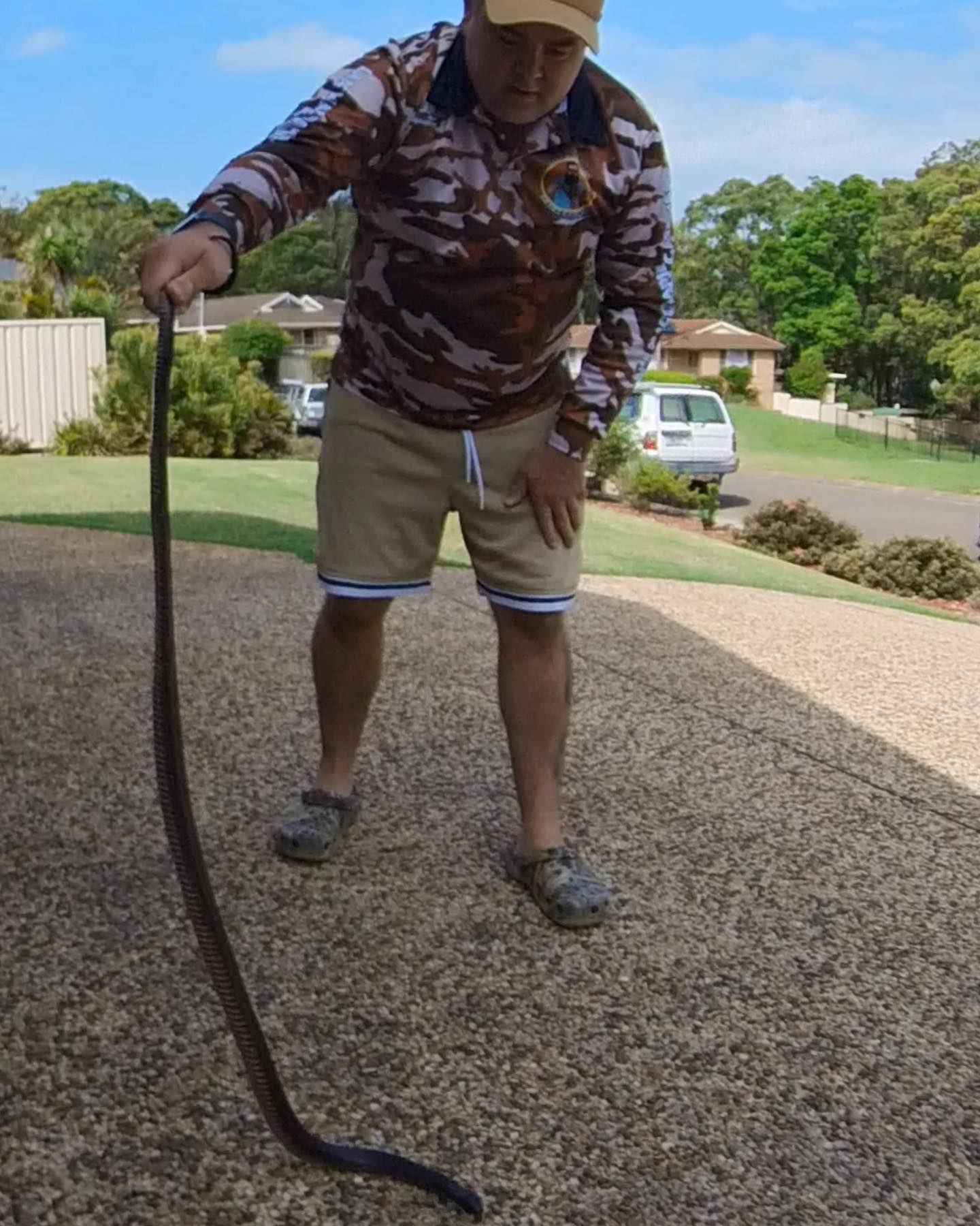 柯林認為自己也是冒著生命危險在抓毒蛇。(圖/翻攝自Lake Macquarie Snake Catcher臉書)