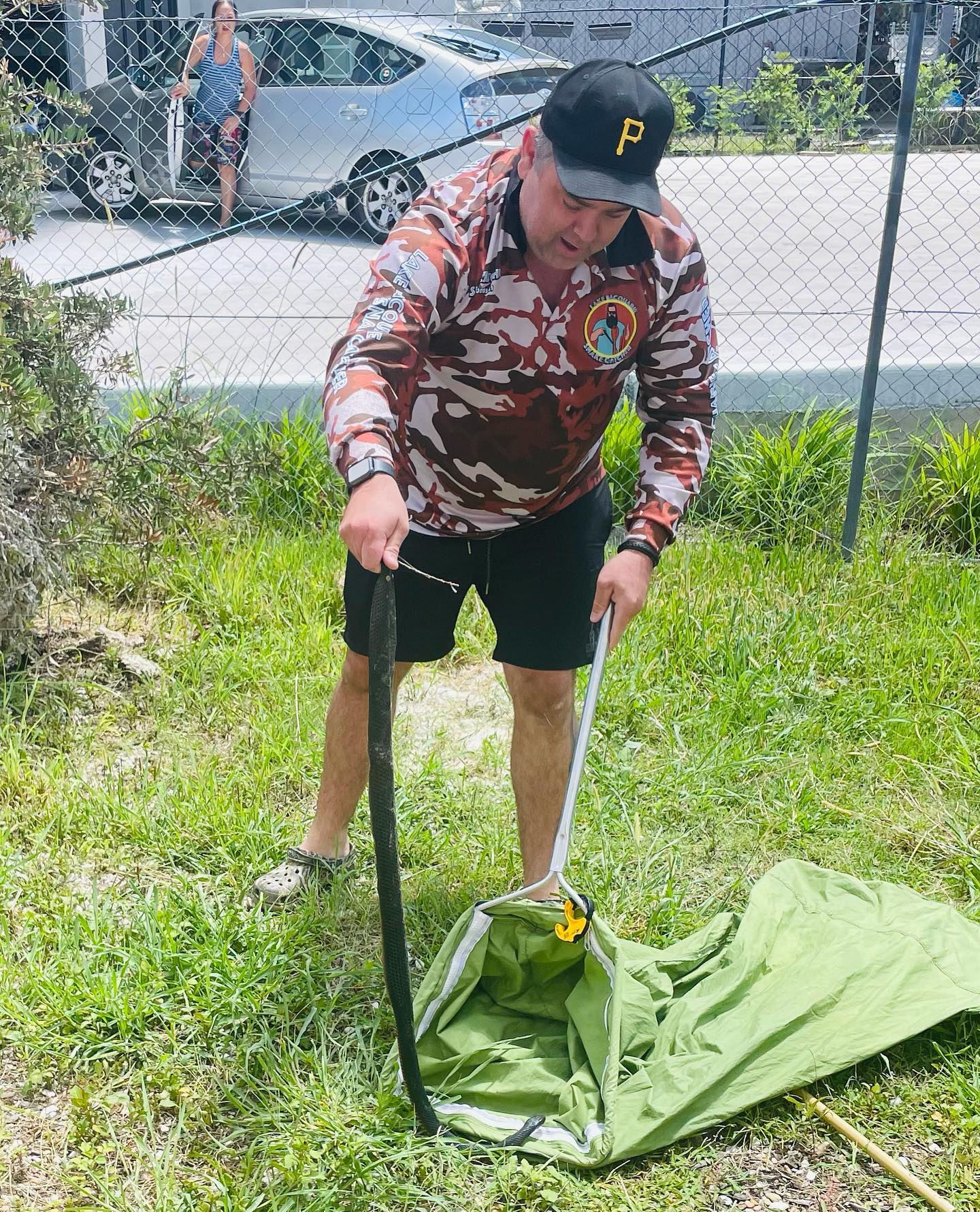 面對奧客不付錢,他直接將蛇甩回去。(圖/翻攝自Lake Macquarie Snake Catcher臉書)