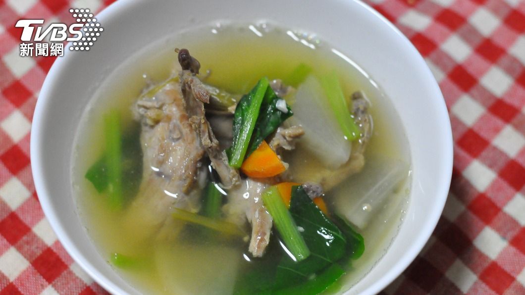 芥菜汆燙後再泡冷水，苦味就會降低。（示意圖／shutterstock達志影像）