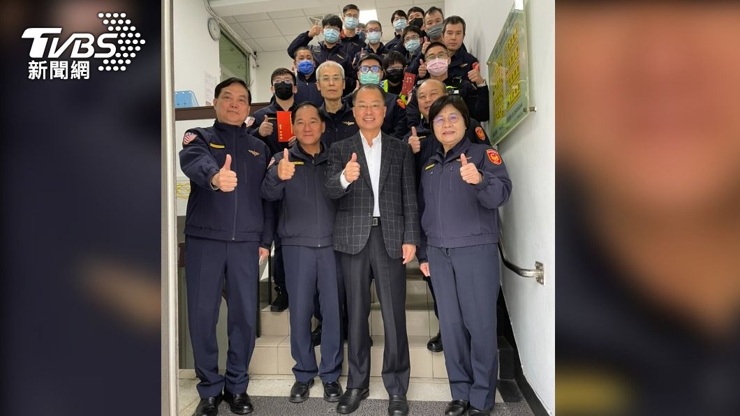 警政署長黃明昭與大家開心合影。(圖/TVBS)
