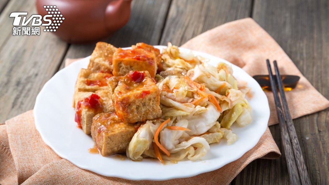 網友指出放學後去吃臭豆腐,還加點「雙倍蒜」。(示意圖/shutterstock達志影像)
