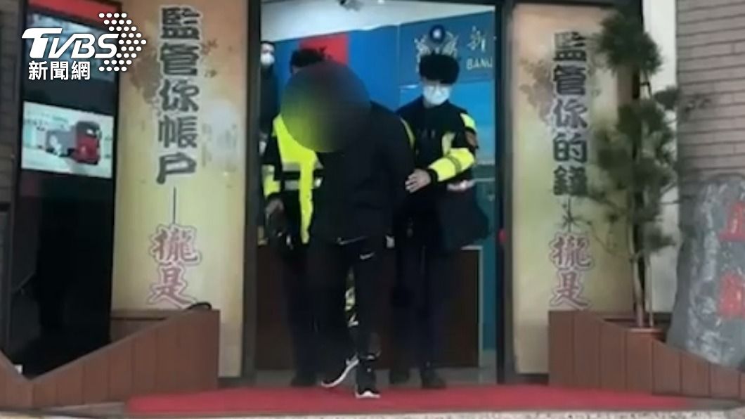 男駕駛遭警方逮捕送辦。（圖／TVBS）