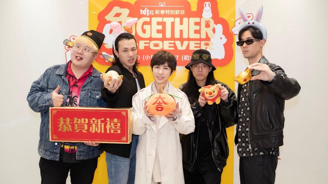 小魏(中)遇到長輩問奇怪問題,嗆辣回答。(圖/Hit Fm聯播網提供)
