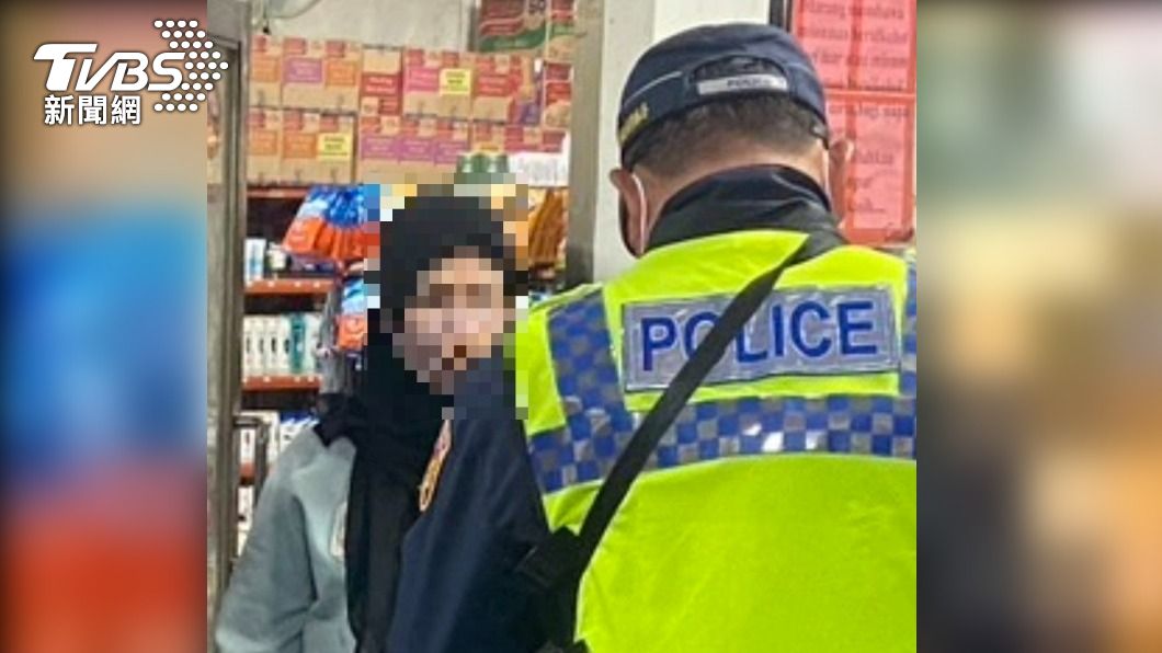 印尼籍女移工在雜貨店被查獲。(圖/TVBS)