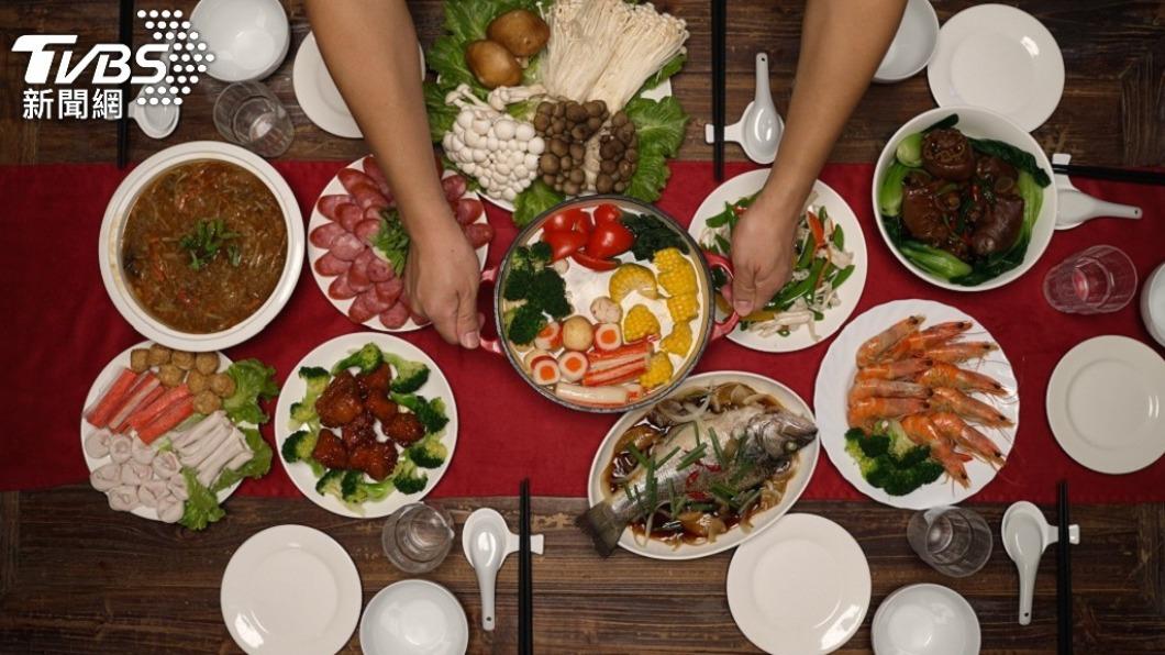 過年餐桌上總會出現與平常不同的菜色。(示意圖/shutterstock達志影像)