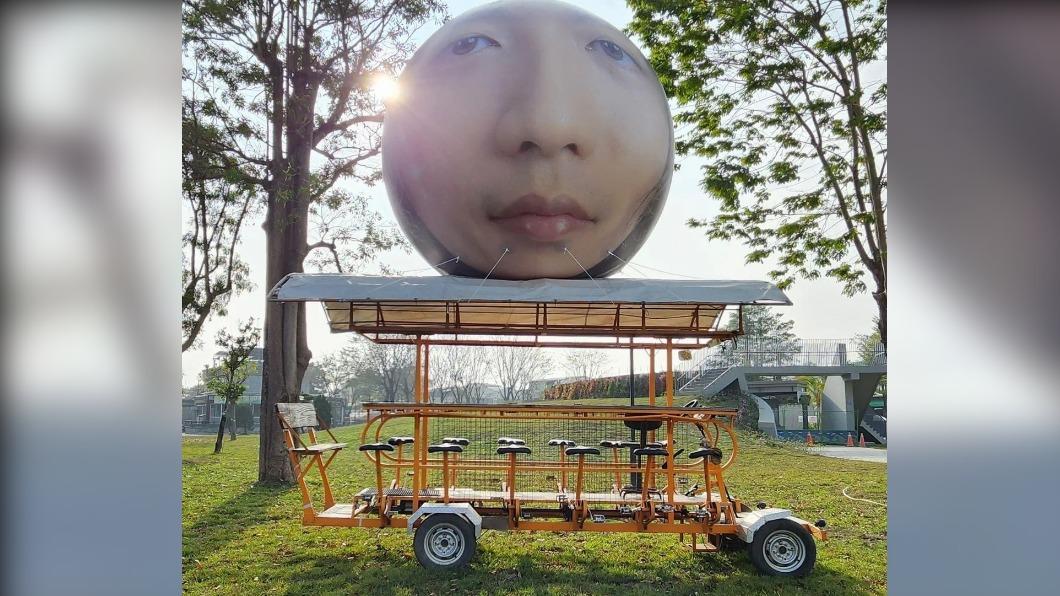 廉傑克曼打造人臉氣球協力車。（圖／翻攝自廉傑克曼臉書）