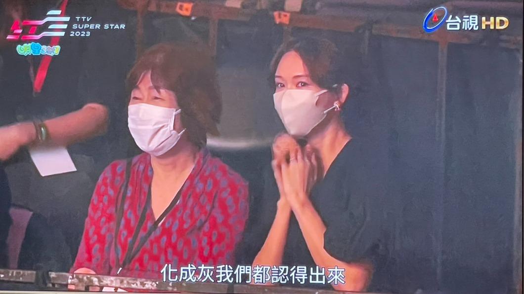 林志玲坐在台下挺老公AKIRA。(圖/翻攝自台視)