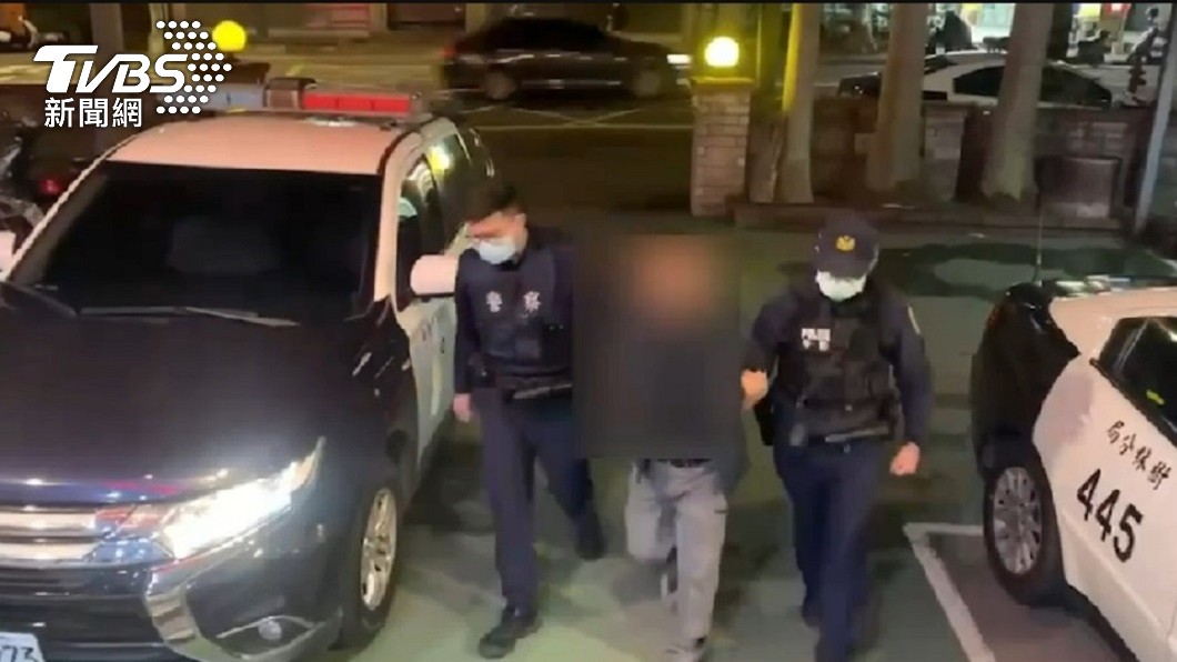 行兇男子遭警方逮捕。(圖/TVBS)