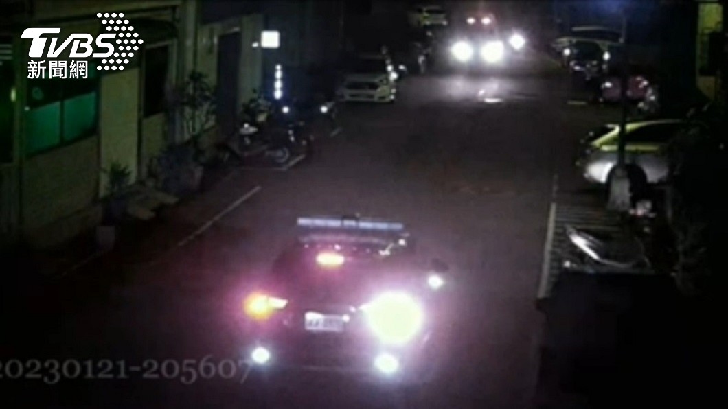 警消獲報隨即趕往案發現場。(圖/TVBS)