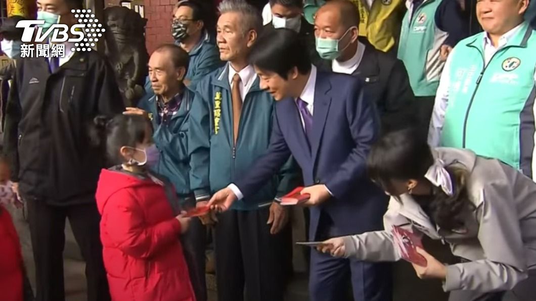 賴清德上午自萬里出發參香、發福袋。（圖／TVBS）