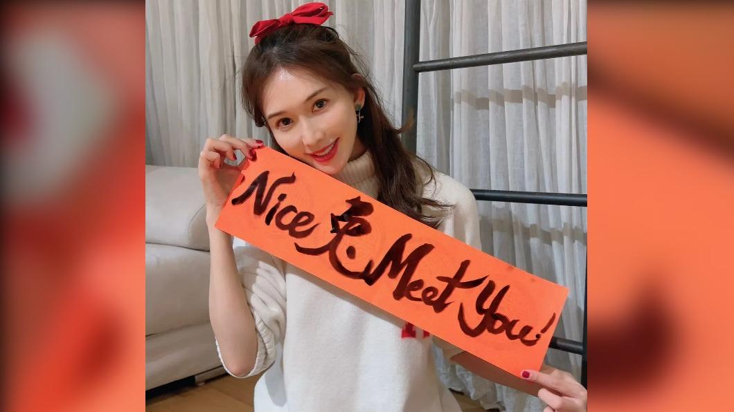 林志玲曬「親筆春聯」拜年!少女顏值超逆齡 一家三口留台灣過年