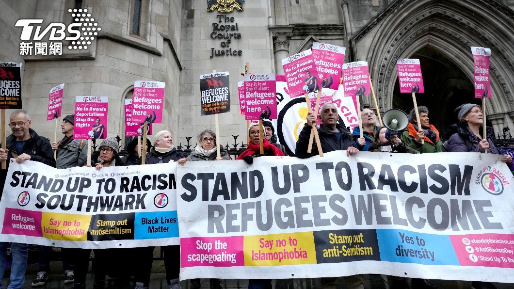 英國去年曾爆發反對政府「反移民」政策示威。（圖／達志影像美聯社）