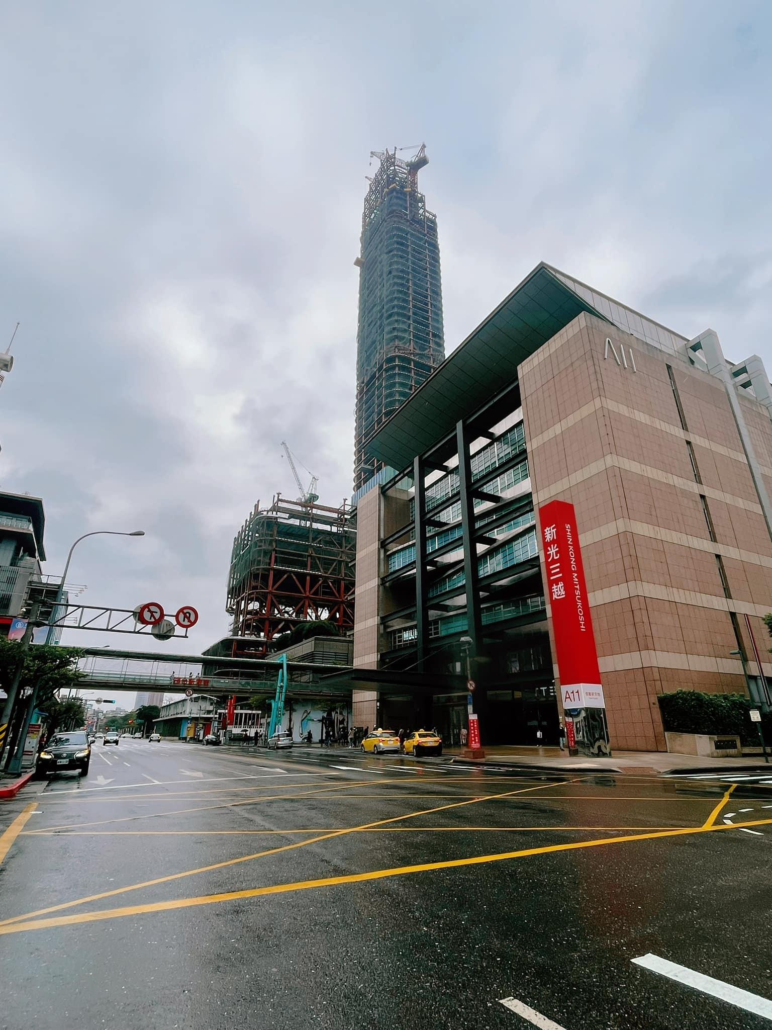 過年期間信義區街道顯得十分冷清。(圖/翻攝自信義區三兩事臉書)