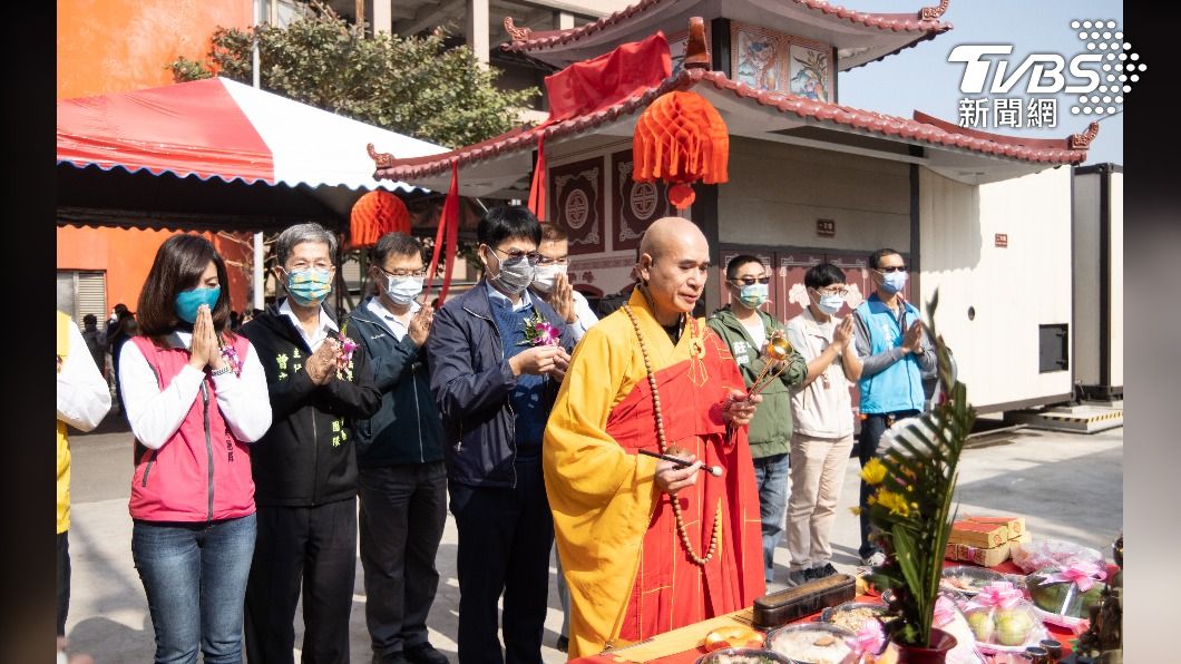 移動金爐法師誦經灑淨儀式 記者何宜信/翻攝