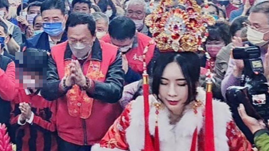 驚握到郭台銘「財神之手」!最美禮生爽爆:今年不發都不行