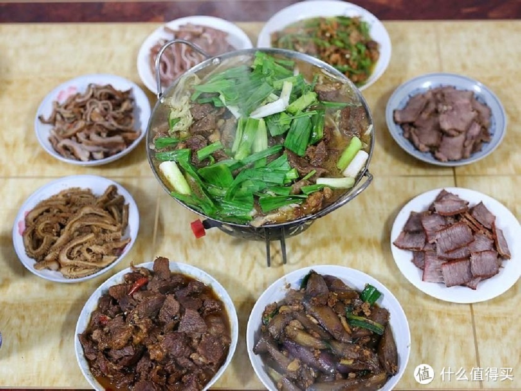 媳婦表示婆婆準備9道菜讓她看完笑稱下次不來了。（圖／翻攝自微博）