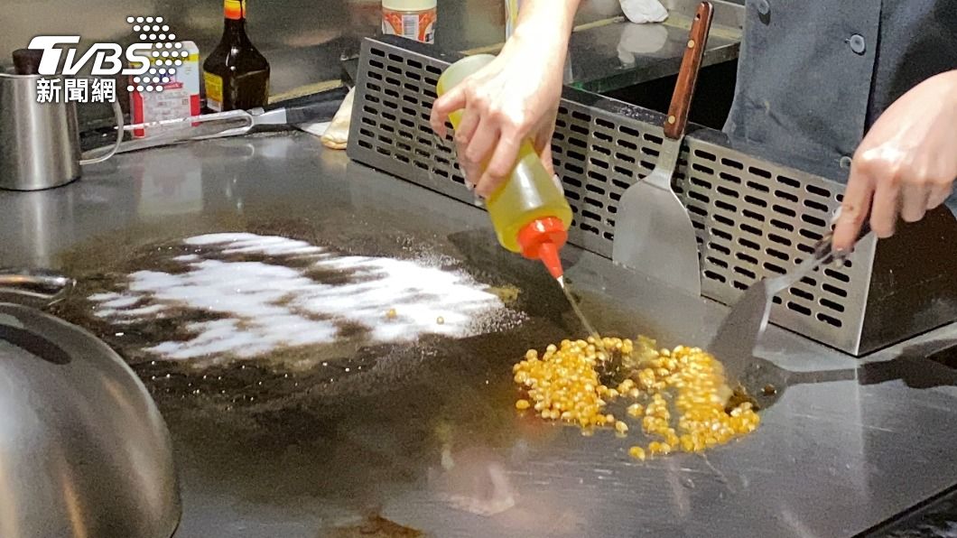 鐵板燒爆米花屬難度較高的鐵板燒料理。(圖/林至柔攝)