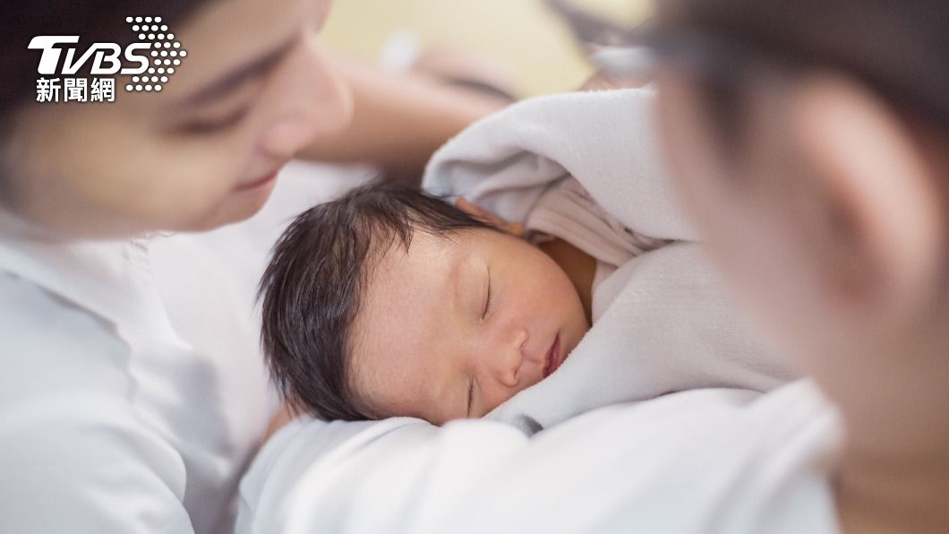 網友發文網友發文感謝外公外婆的新手滿月大禮包。(示意圖/shutterstock達志影像)