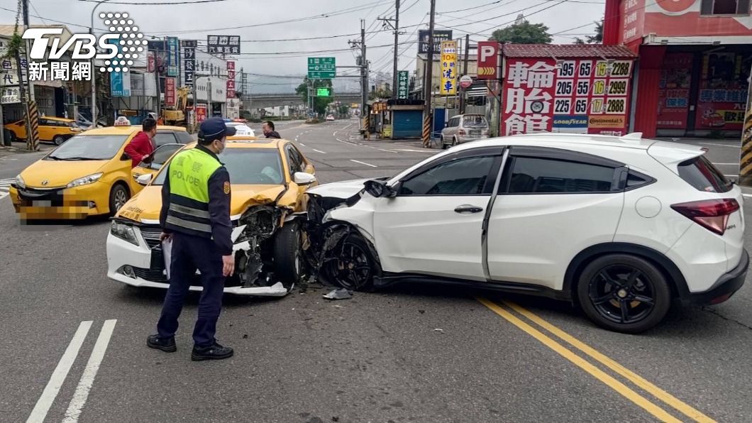 初一就在醉!男酒駕逆向撞3車釀1傷 見警問:我為何在開車