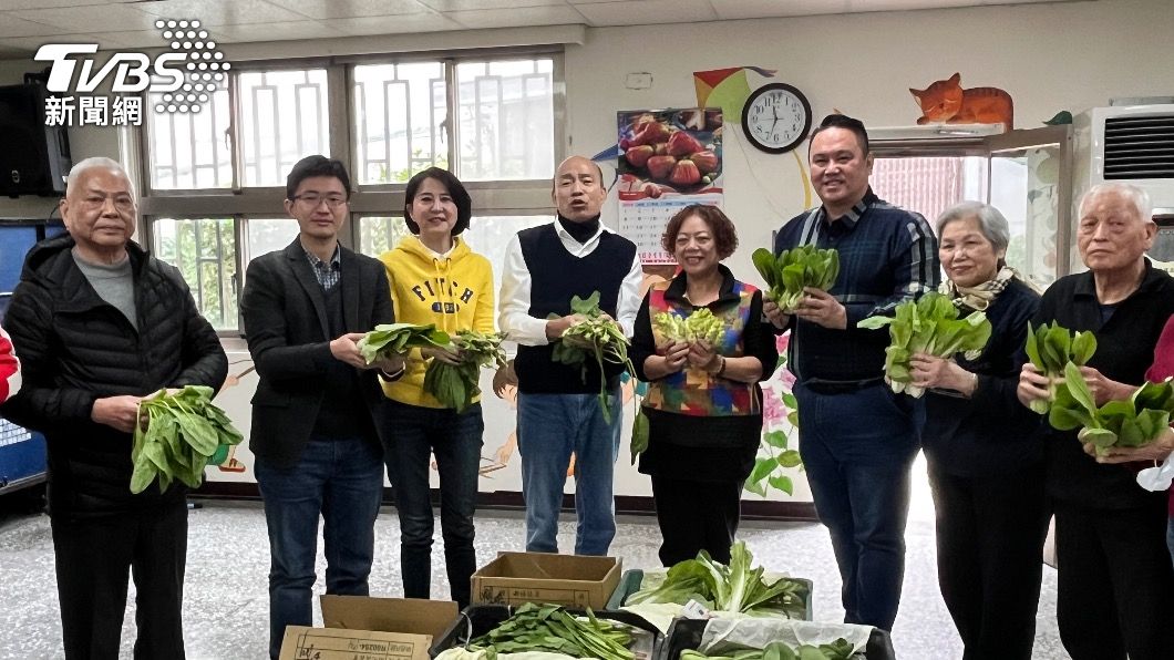 「韓總」重返北農！韓國瑜這次不賣菜　買菜送給獨居長者