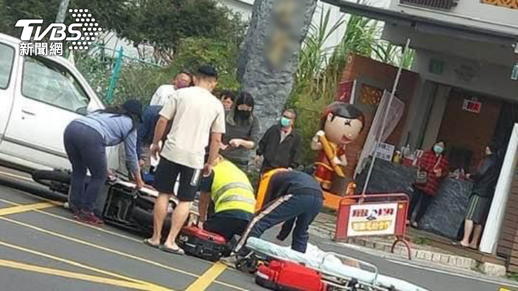 死亡車禍發生在知名麻糬店前。(圖/TVBS)