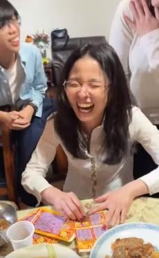 呂文婉興奮到臉部模糊。(圖/翻攝自呂文婉臉書)