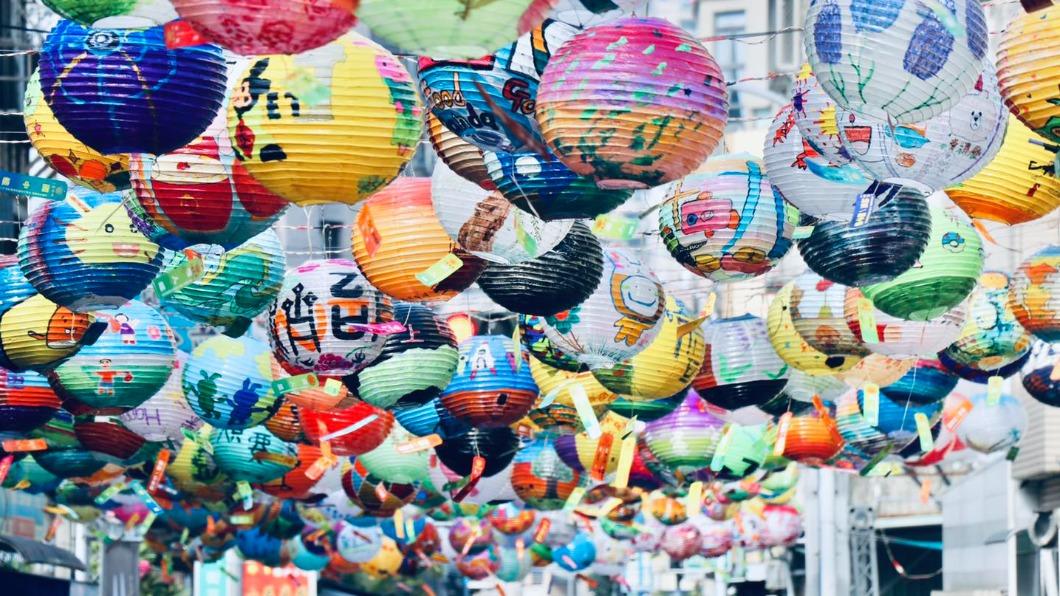台南人親手繪製燈籠，充滿台灣歷史味道。（翻攝自中西區-府城之心臉書）