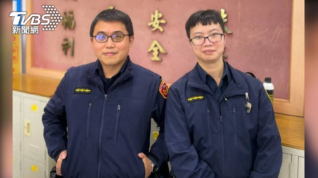 熱心受理的大安分局警員吳嘉祐、江信賢。(圖/TVBS)