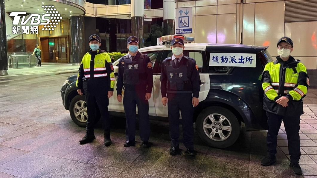 當時深夜警方剛好有機動派出所勤務,才能火速將人逮捕。(圖/TVBS)