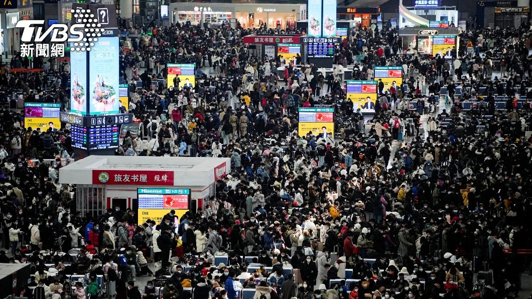圖輯/大陸迎來解封後首個春節 人潮出籠車站景點全擠爆