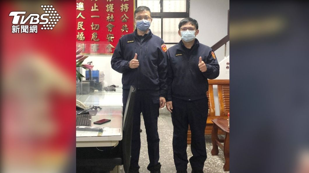 興華派出所副所長藍富順(右)、警員李謙忠。(圖/TVBS)