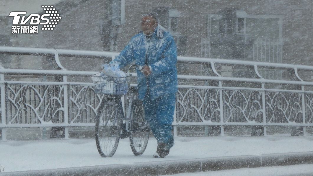 強風大雪猛襲日本!逾百航班停飛 JR停駛旅客喊苦