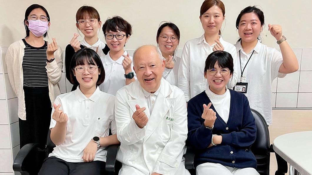 7旬醫師曹汶龍投入失智關懷 療癒家屬照護辛勞
