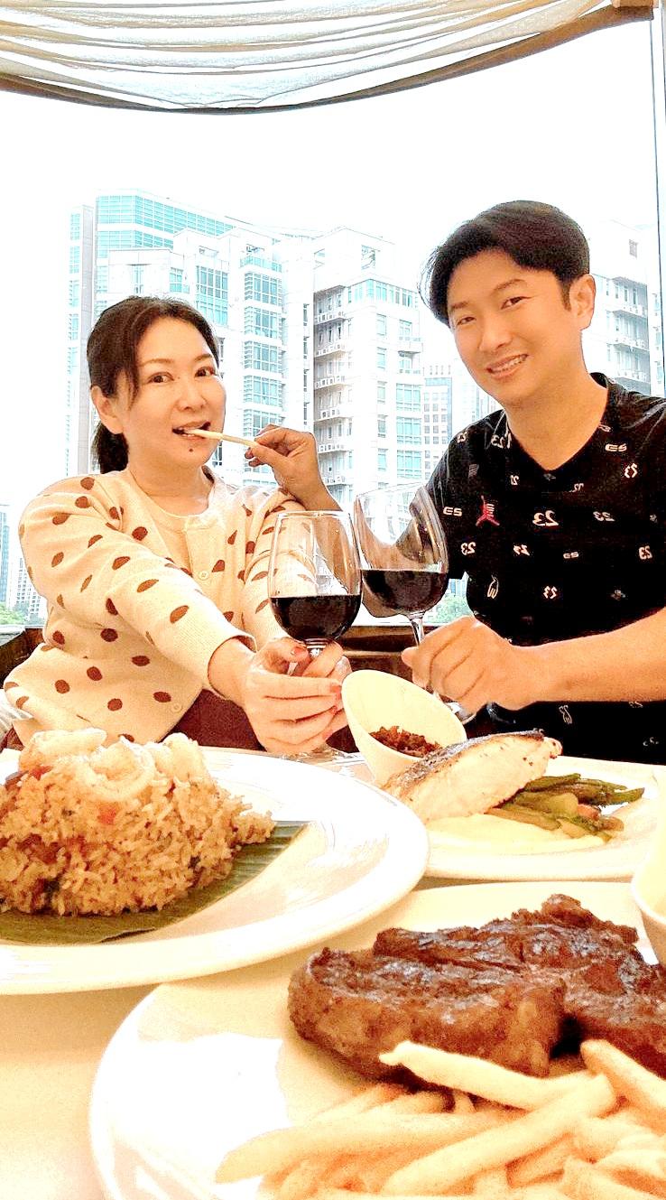 張秀卿坦言，這段日子與老公都在忙，晚上同床都卻無法相見。（圖／豪記唱片提供）
