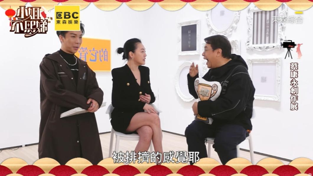 小S(中)參訪蔡康永(右)的展覽。(圖/翻攝自小姐不熙娣臉書)