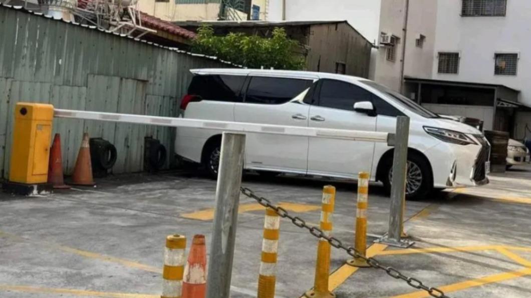 網友痛批該車主相當沒品。（圖／翻攝自爆料公社）