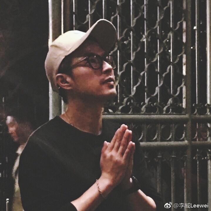 李威被周刊爆料近年來虔心修習佛法。(圖/翻攝自李威微博)