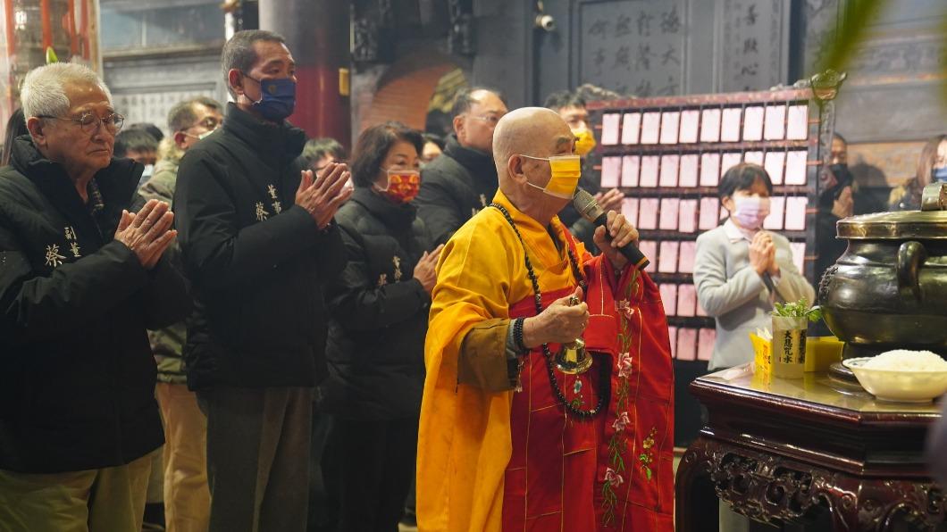 法師誦經祈福。(圖/翻攝自北港朝天宮臉書)