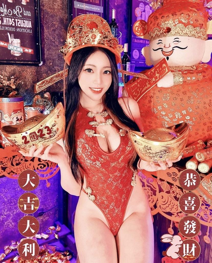 謝立琪化身性感財神。(圖/翻攝自謝立琪(Kiki)IG)