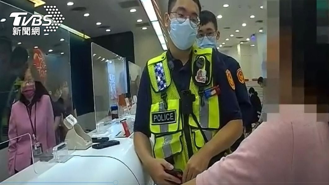 匯款百萬遭拒　婦爆氣罵警「找麻煩」　警秀出這個讓她閉嘴了