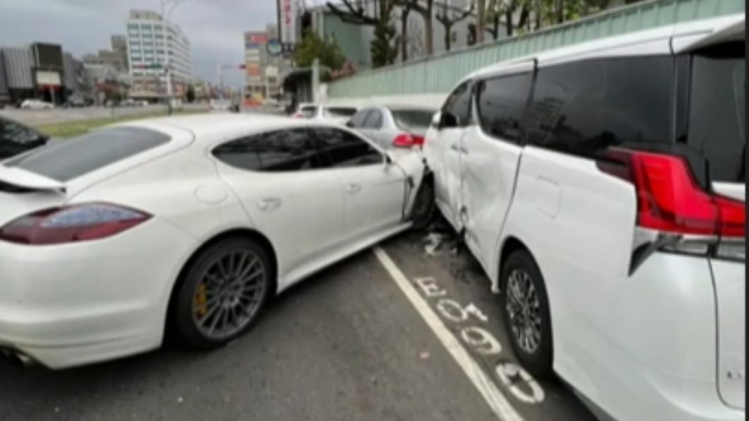 超貴車禍！保時捷撞凹「路上頭等艙」　車丟原地人跑了
