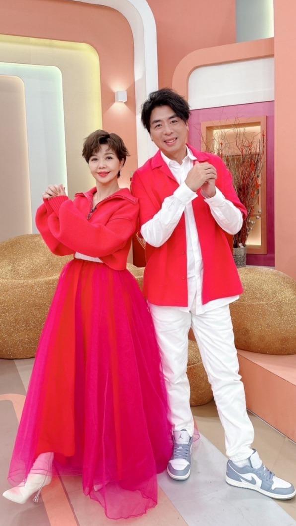 于子育與梁赫群分享年假安排。(圖/民視提供)