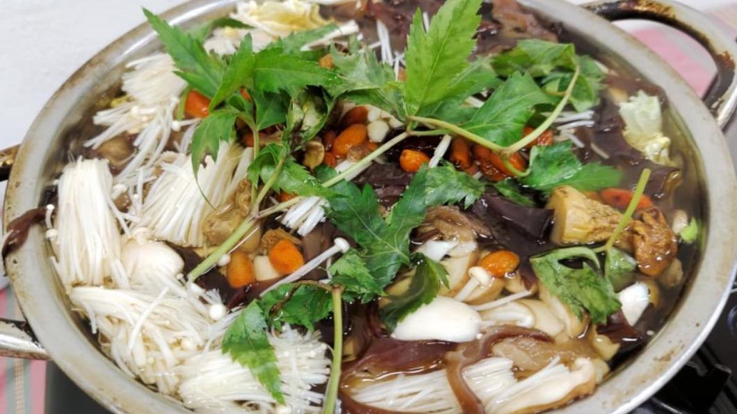「百菇湯」喝起來清甜爽口。(圖/大口老師的走跳學堂!提供)