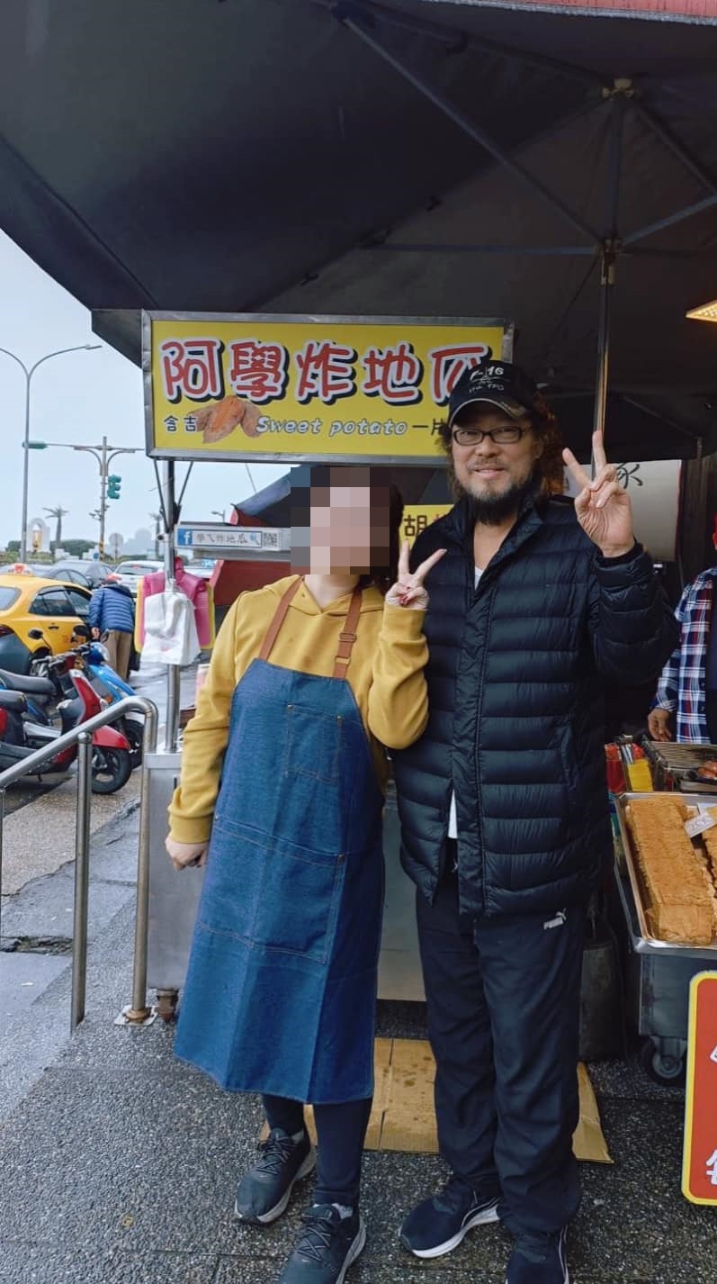  張菲相當親民還比YA。（圖／翻攝自石門人的天地臉書）