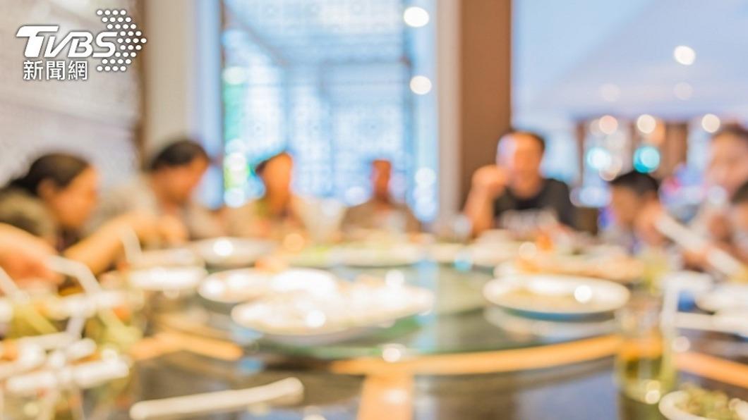 大年初二、初三許多餐廳人潮滿滿。(示意圖/shutterstock達志影像)