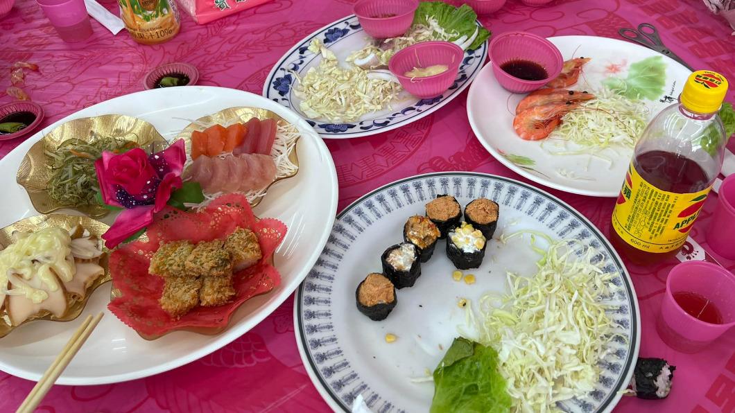 旗津吃合菜「連4道都冷食」 他結帳傻了:被當盤子